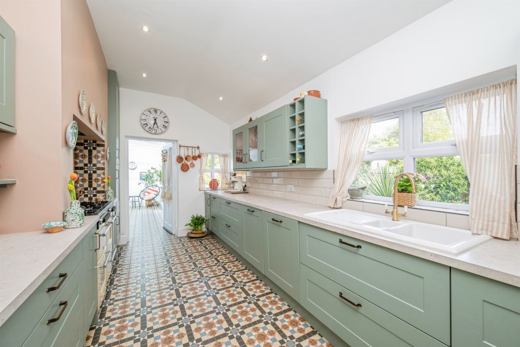 Property photo 2 of 32