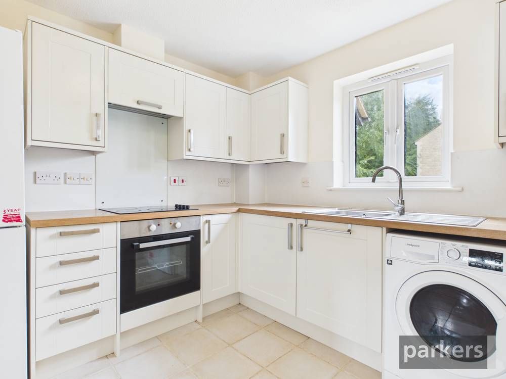 Property photo 2 of 11 Kitchen