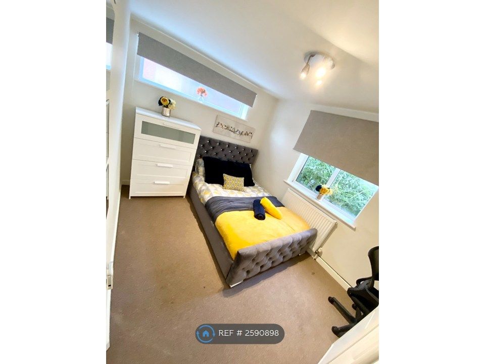 Property photo 3 of 18 Bedroom 1