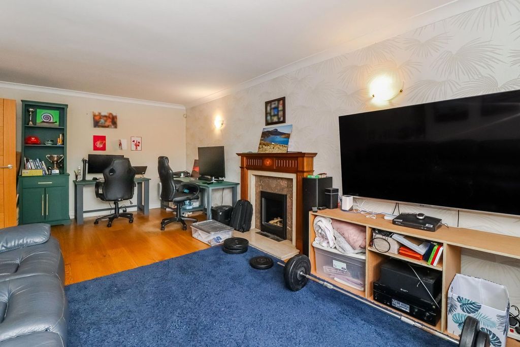 Property photo 3 of 23