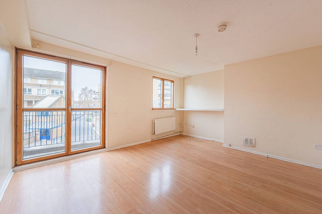 Property photo 2 of 8
