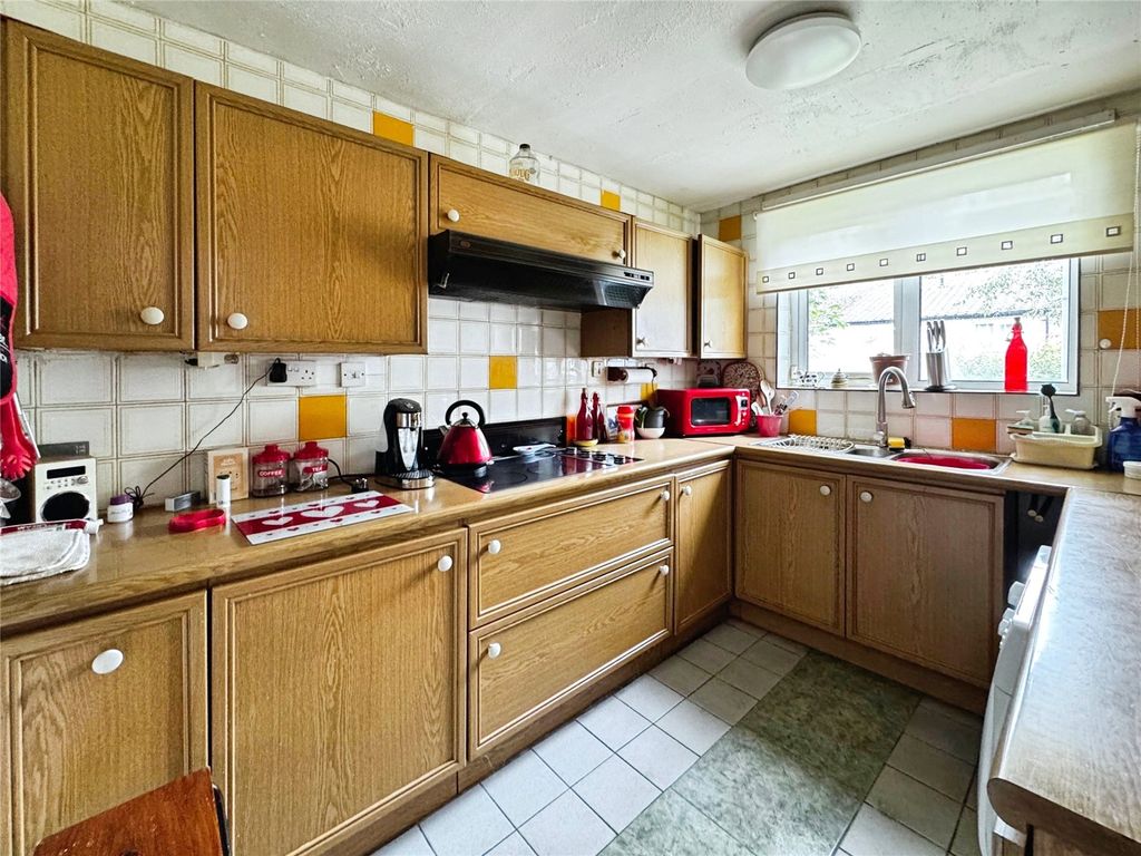 Property photo 3 of 14 Kitchen