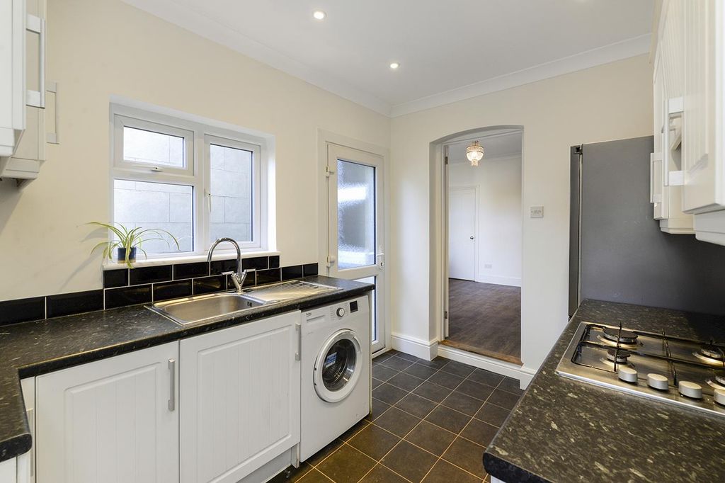 Property photo 3 of 14 9