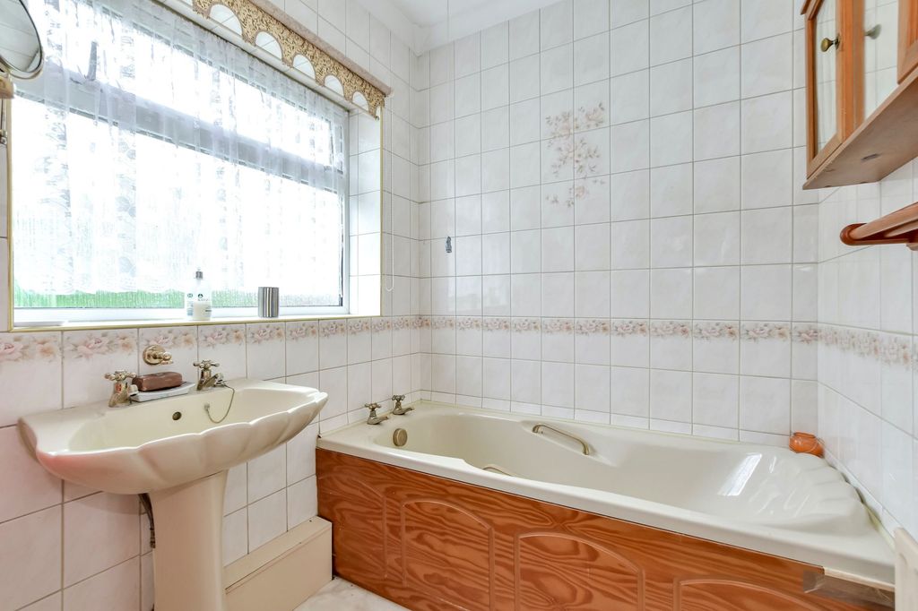 Additional image 16 of 3 bed semi-detached house for saleLangley Lane, Abbots Langley WD5