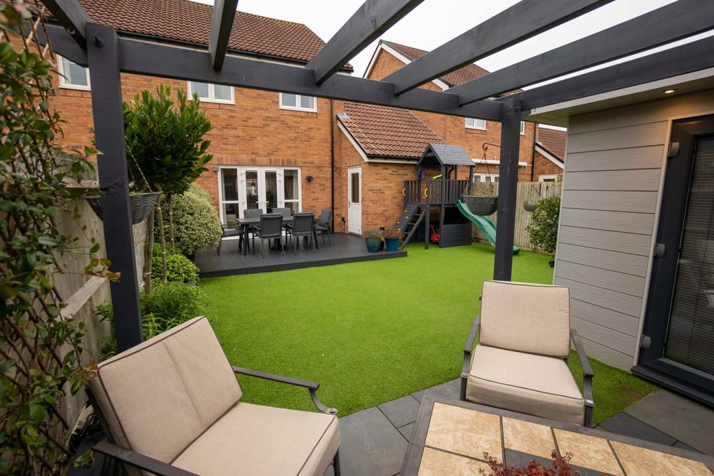 Property photo 3 of 23 Garden