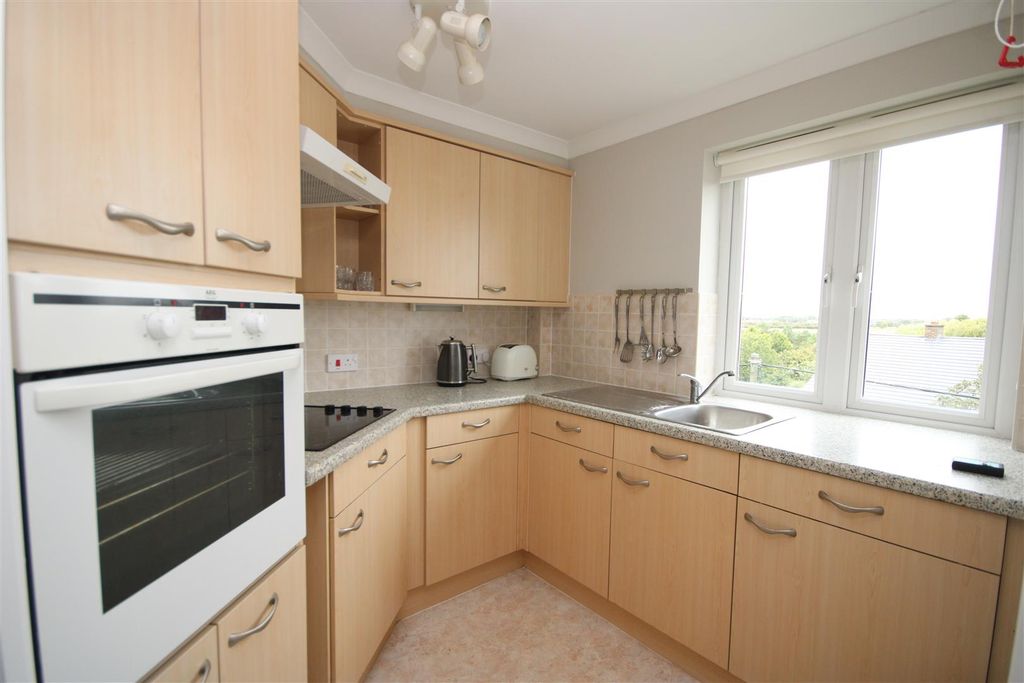 Property photo 3 of 16 Kitchen