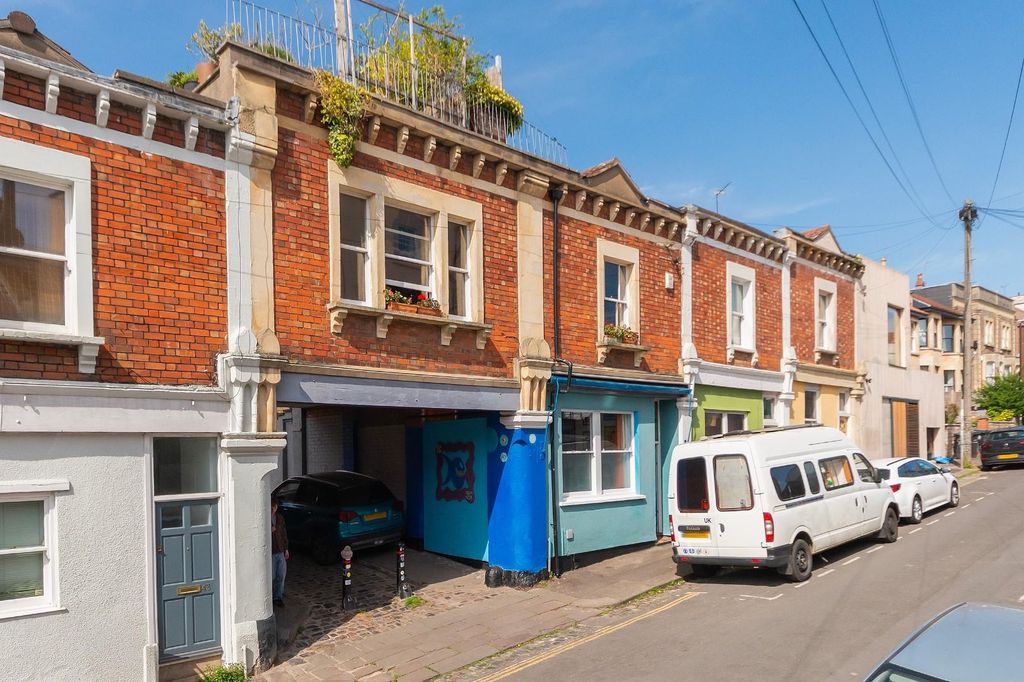 Property photo 2 of 30 4R5Rmr - External D.Jpg