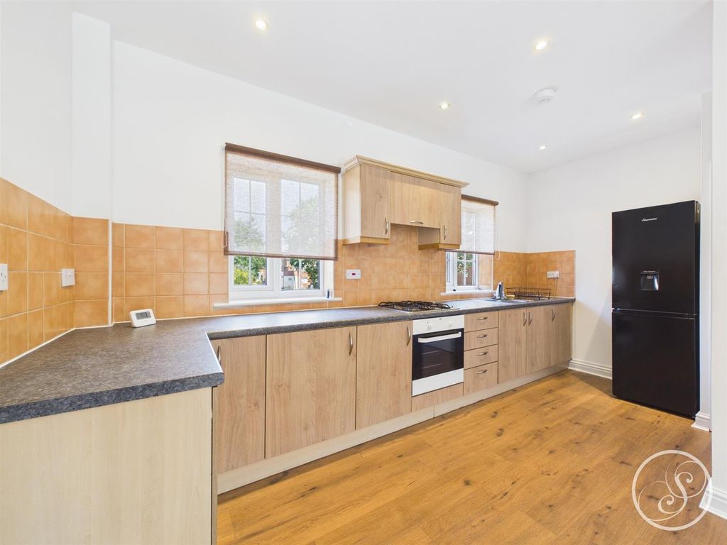 Property photo 3 of 16 Kitchen