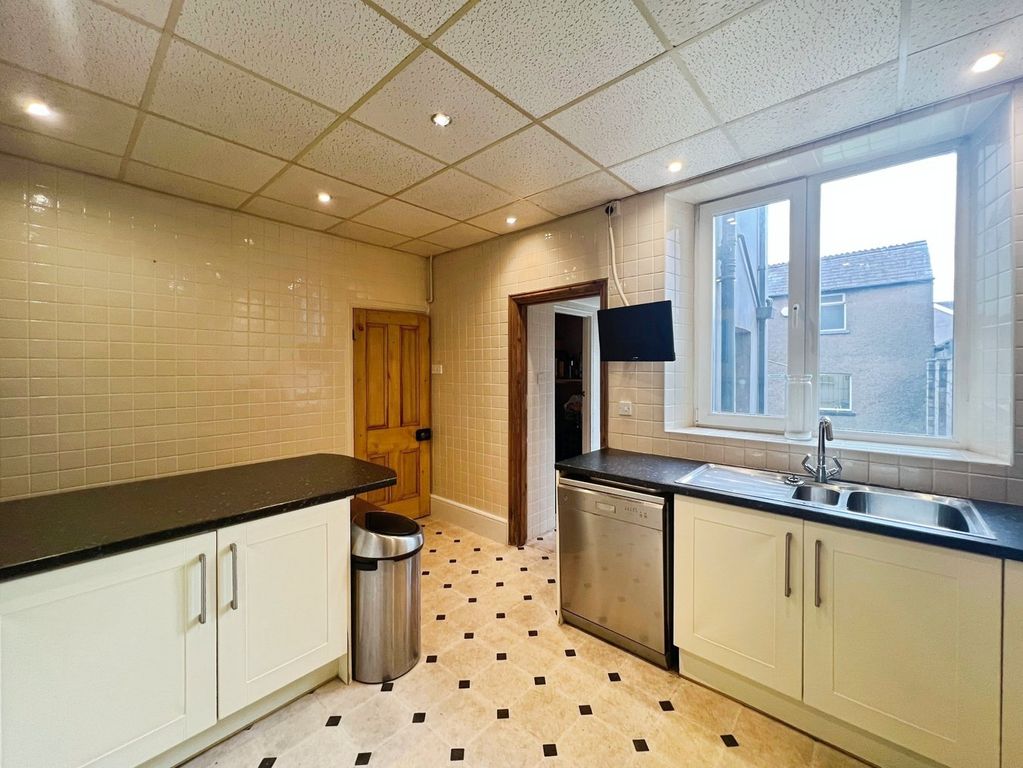 Property photo 3 of 25