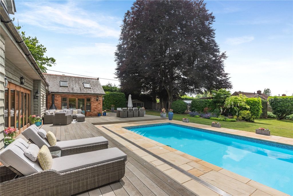 Property photo 2 of 27 Pool Terrace