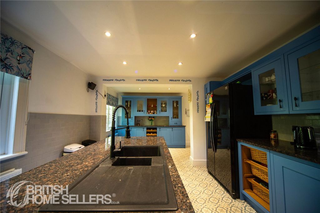 Property photo 2 of 35 Picture No. 27