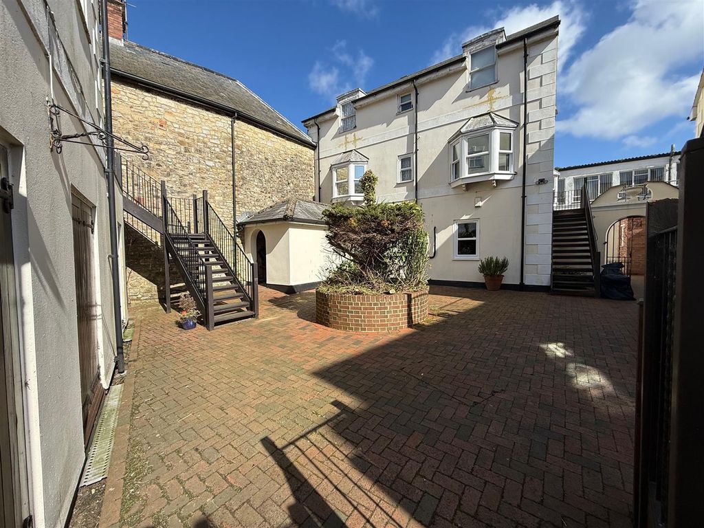 Property photo 2 of 22 External Courtyard-1.Jpg