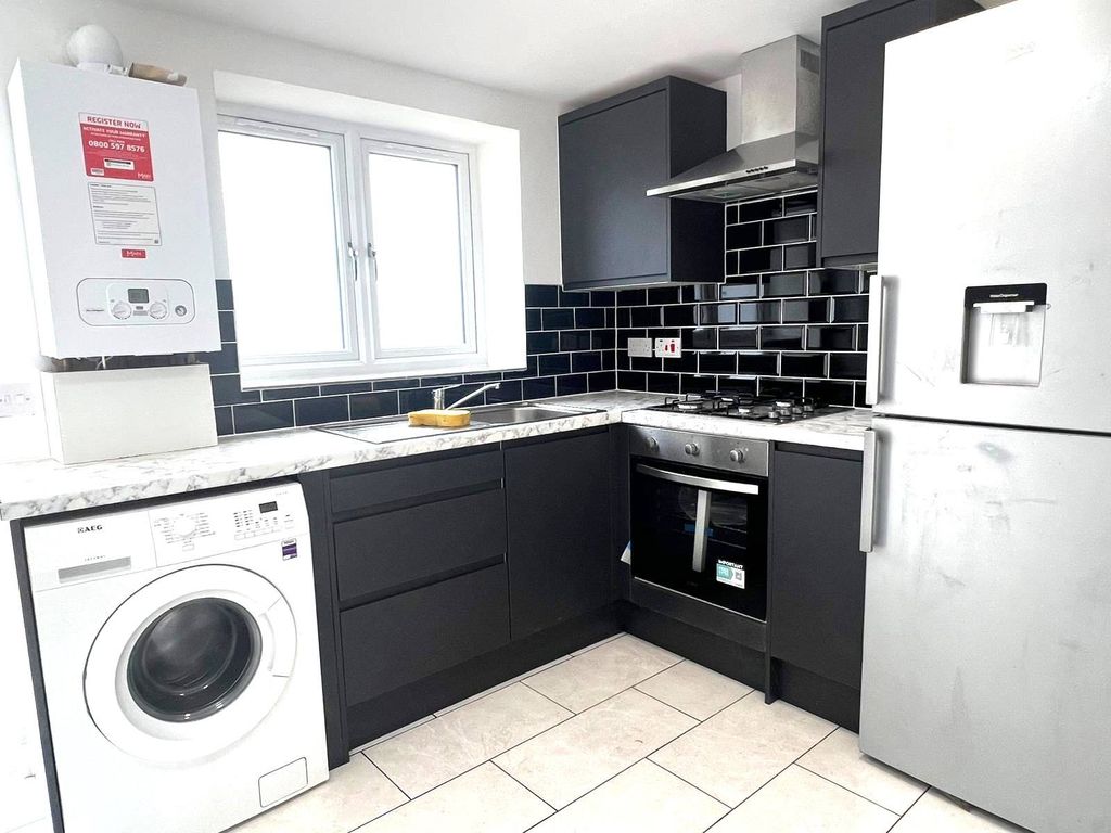 Property photo 1 of 7 Three Bedroom Ground Floor Annex Flat To Rent- Ideal For Working Proffesionals-