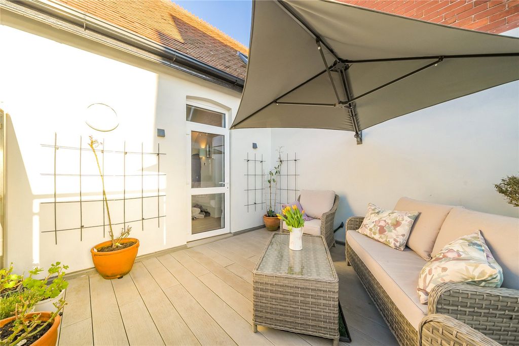 Property photo 2 of 14 Roof Terrace