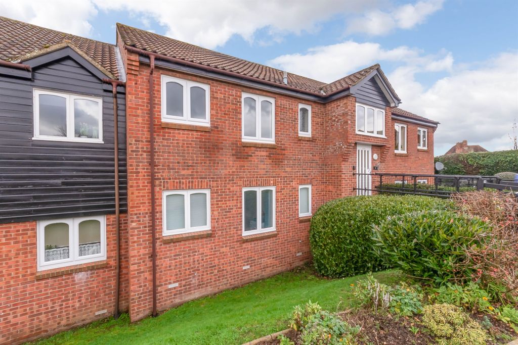 Property photo 1 of 10 Front