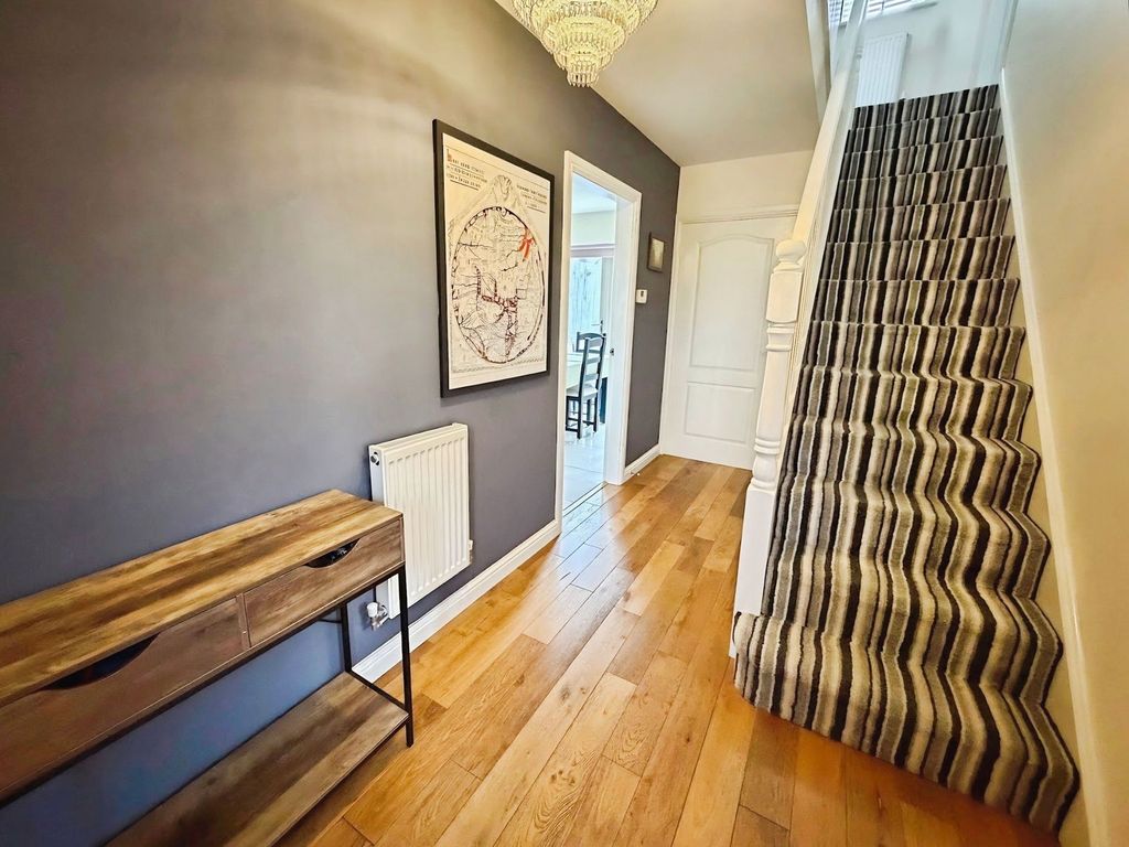 Property photo 2 of 27