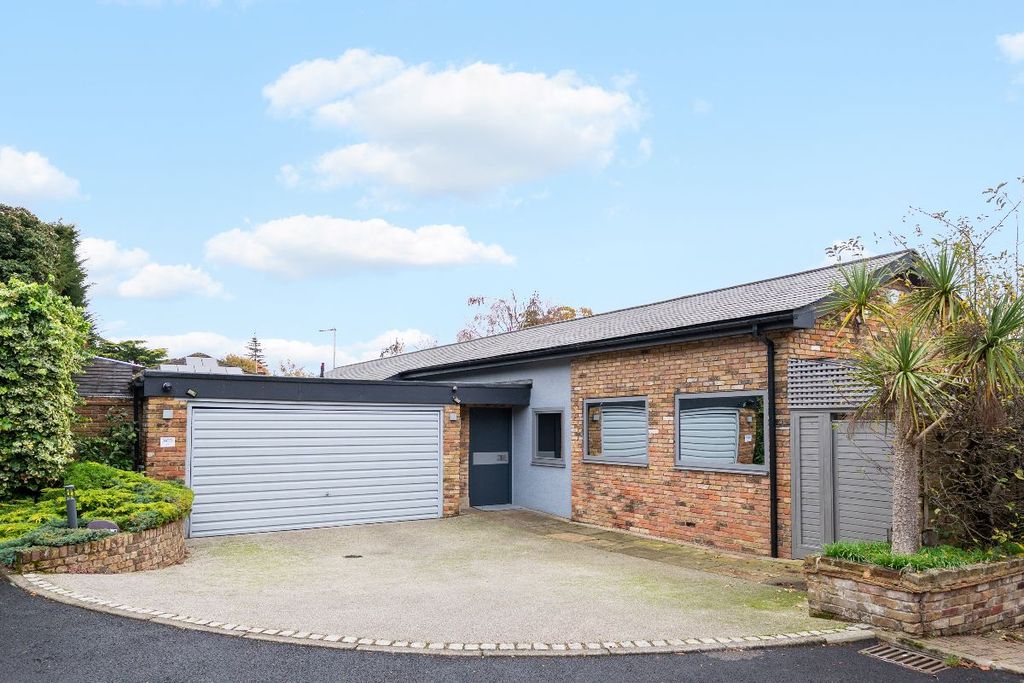 Property photo 2 of 35