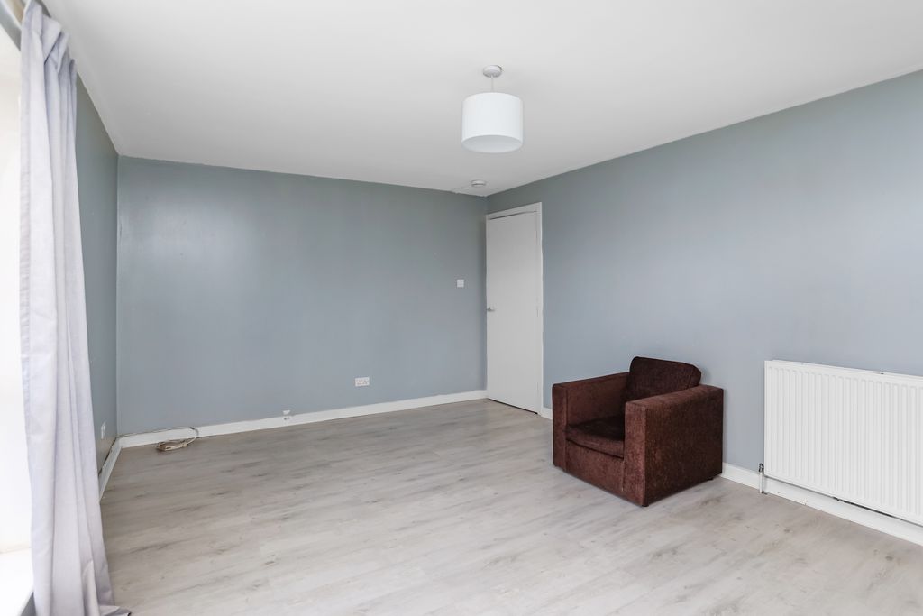 Property photo 3 of 17 Property Image 4