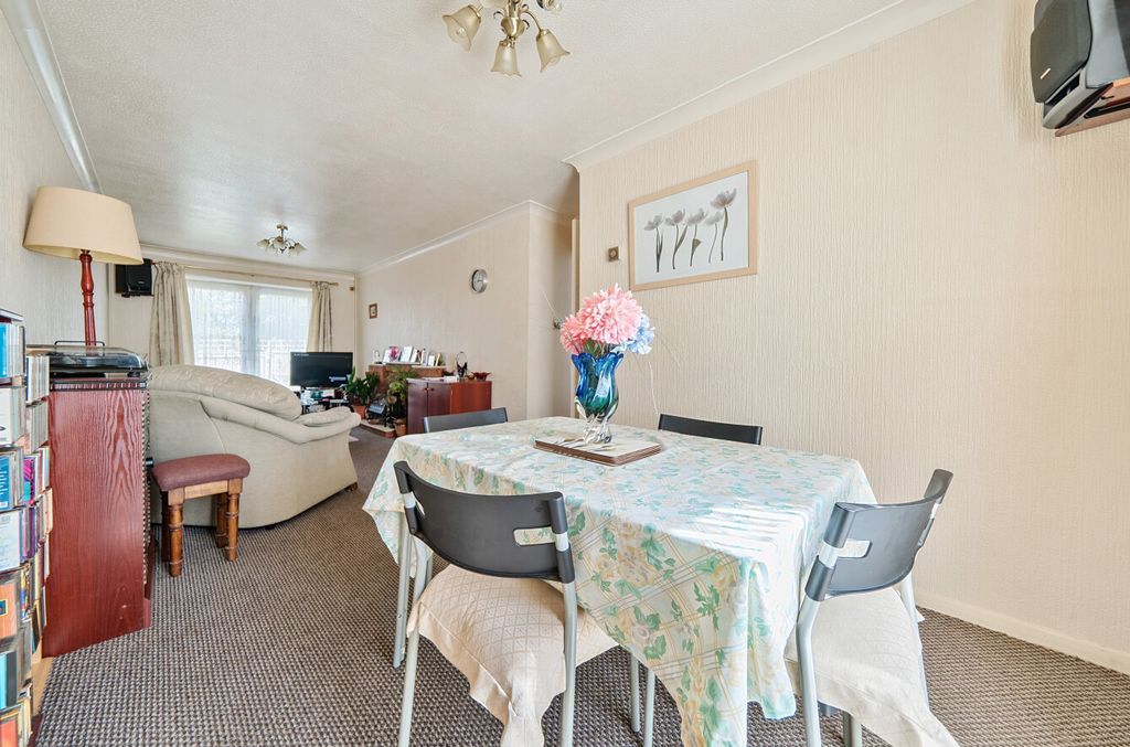 Property photo 2 of 13 31-6814E952B8325-...