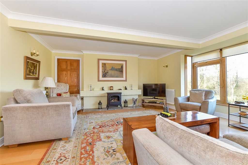 Property photo 1 of 27 Living Room