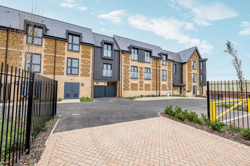 Property photo 1 of 25