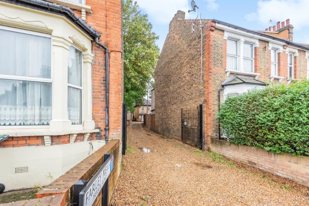 Property photo 2 of 10 External