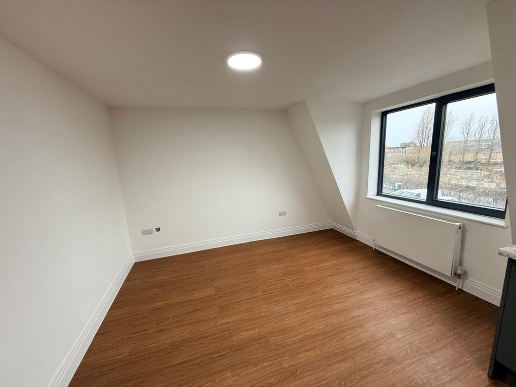 Property photo 2 of 6 Gallery