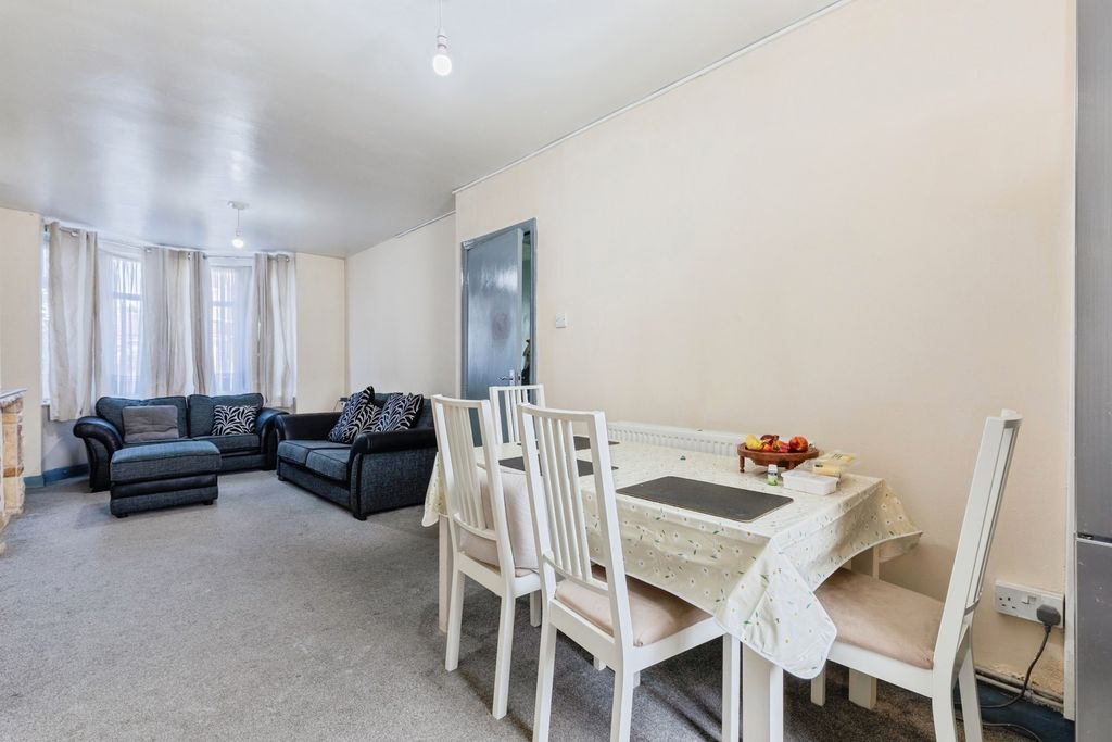 Property photo 2 of 20 Pbox-Img.Jpg