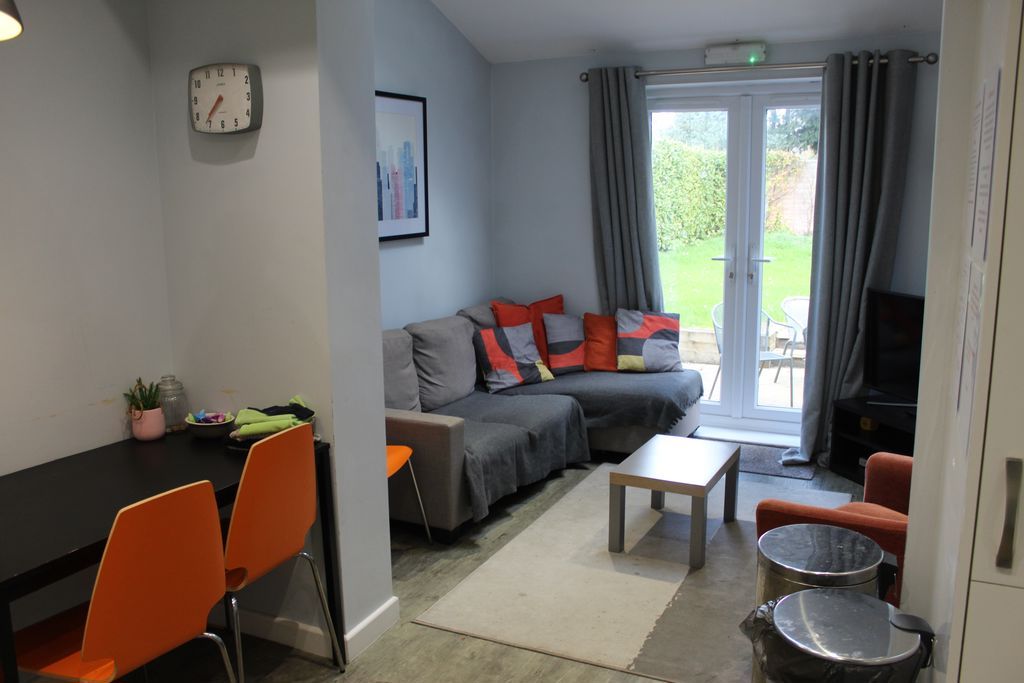 Property photo 1 of 9 Photo 3