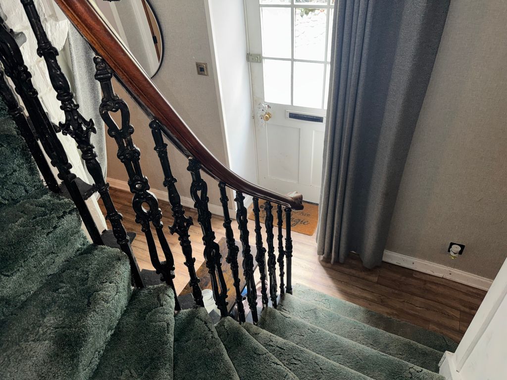 Property photo 2 of 32