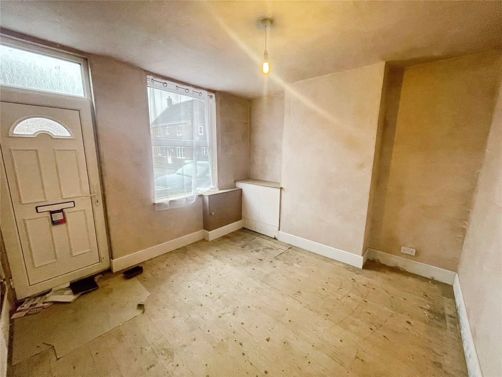 Property photo 2 of 17 Lounge