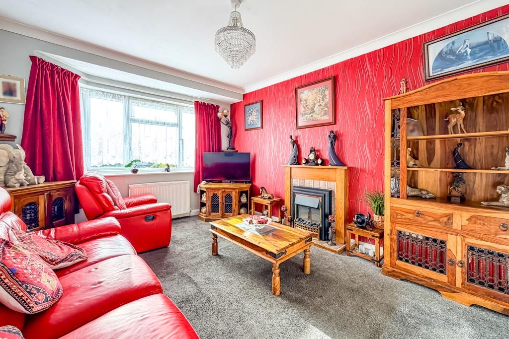 Property photo 2 of 16 Lounge