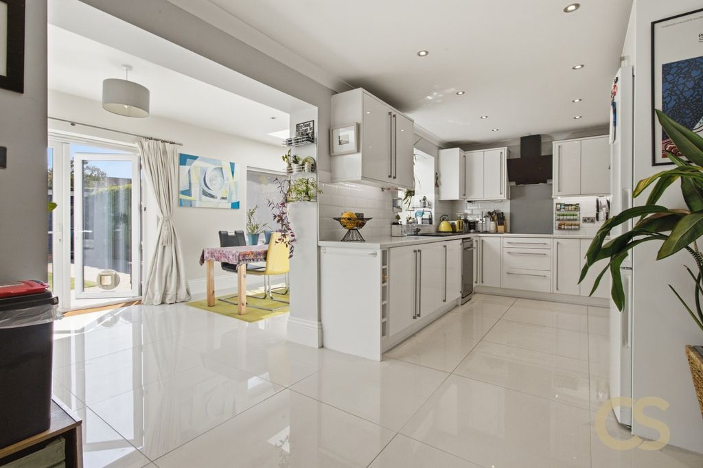 Property photo 2 of 24 5313314