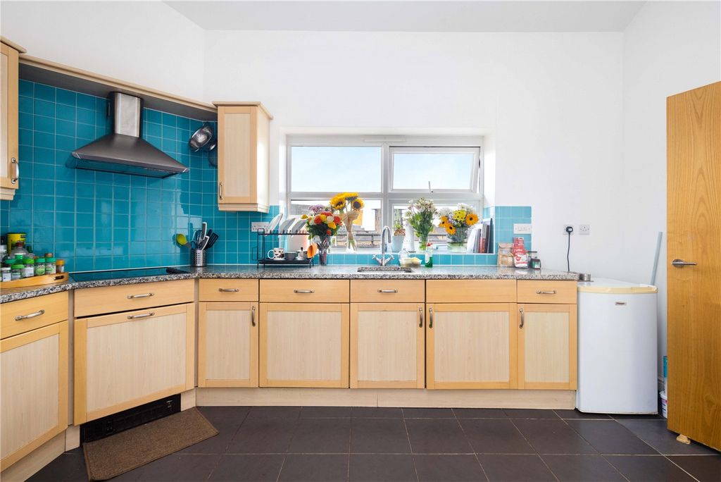 Property photo 3 of 20 Kitchen
