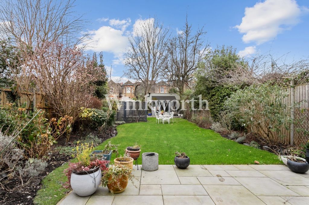 Property photo 3 of 18 Picture No. 16