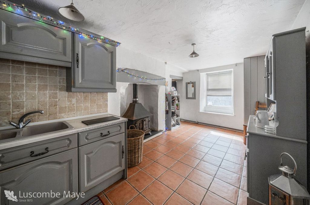 Property photo 3 of 24