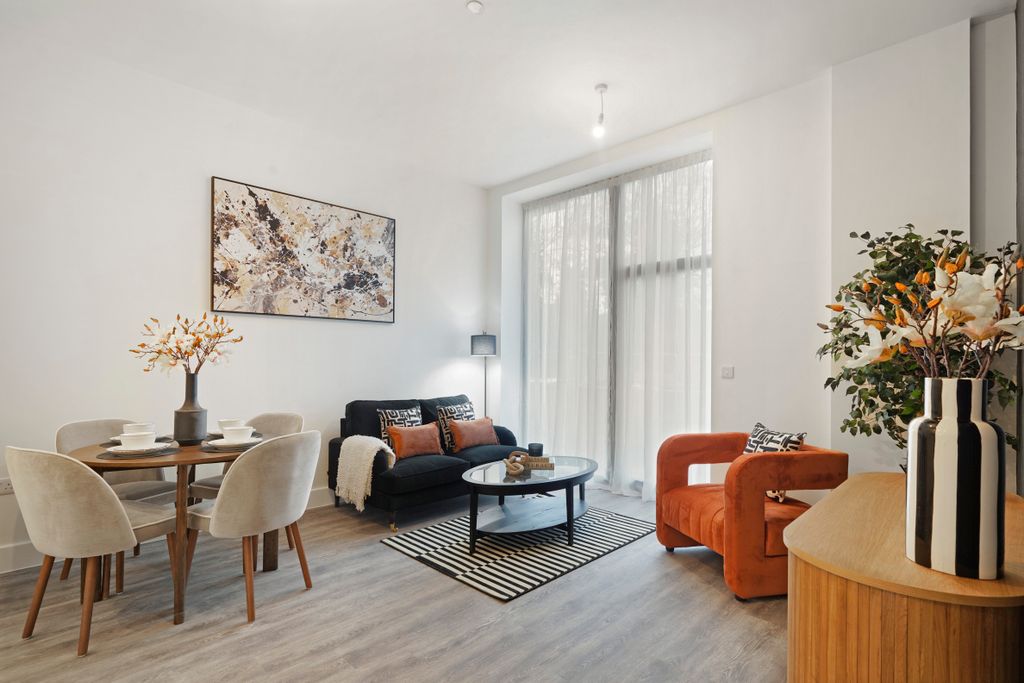 Property photo 2 of 18 Image