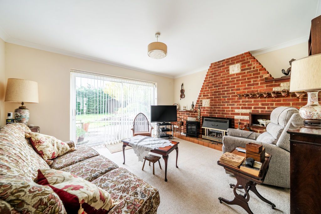 Property photo 2 of 20 Lounge