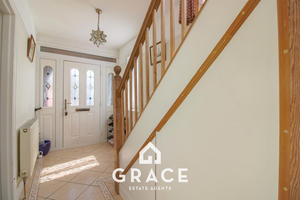 Property photo 2 of 21 Entrance Hall