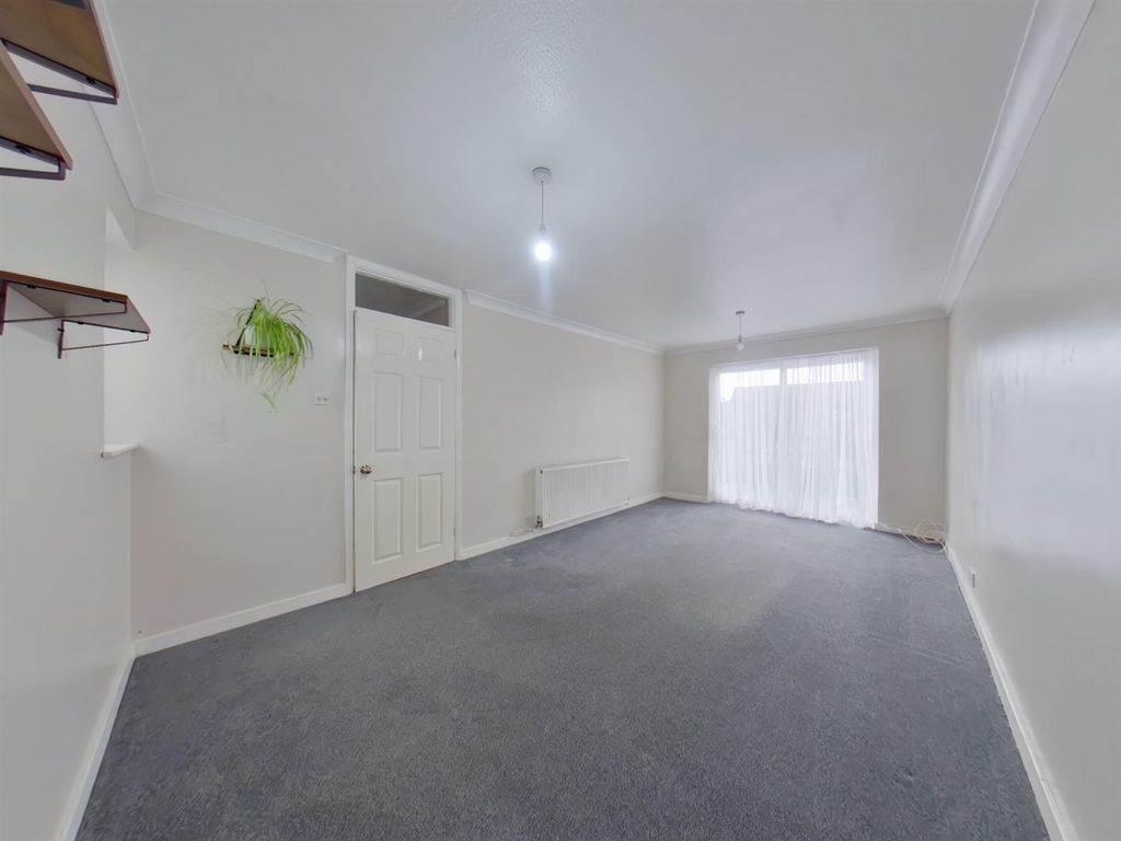 Property photo 3 of 14 Lounge