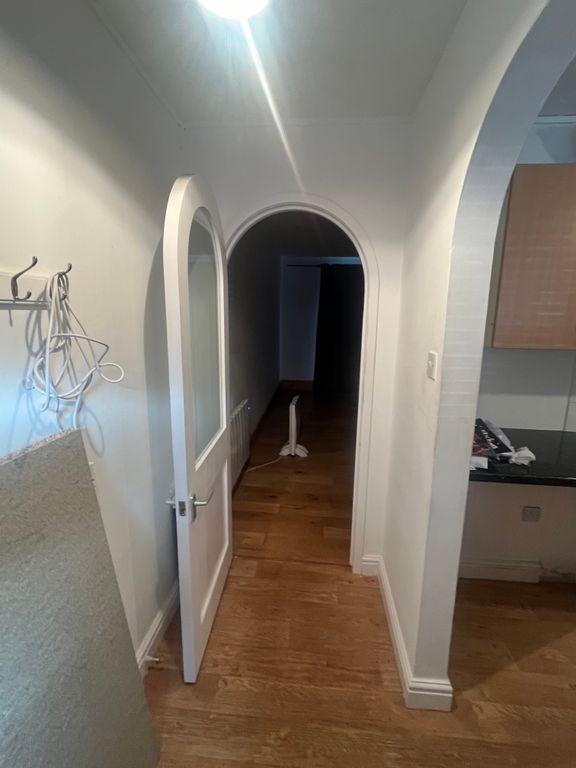 Property photo 3 of 11 Entrance Hall