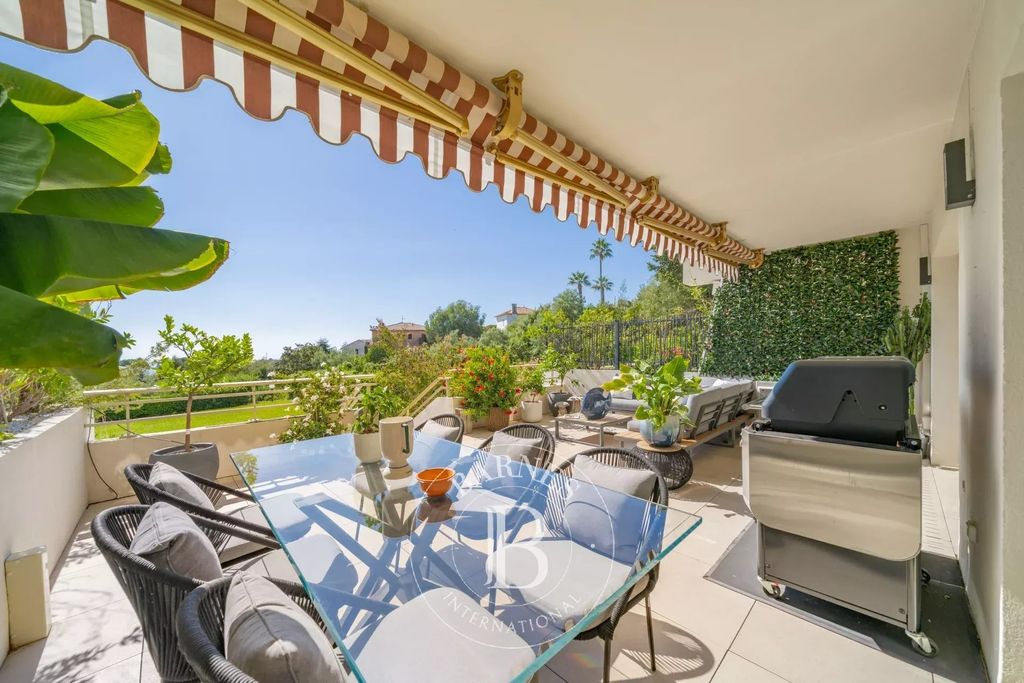 Property photo 1 of 12 Cannes - Apartment - 2 Bedrooms - Terrace - Garden