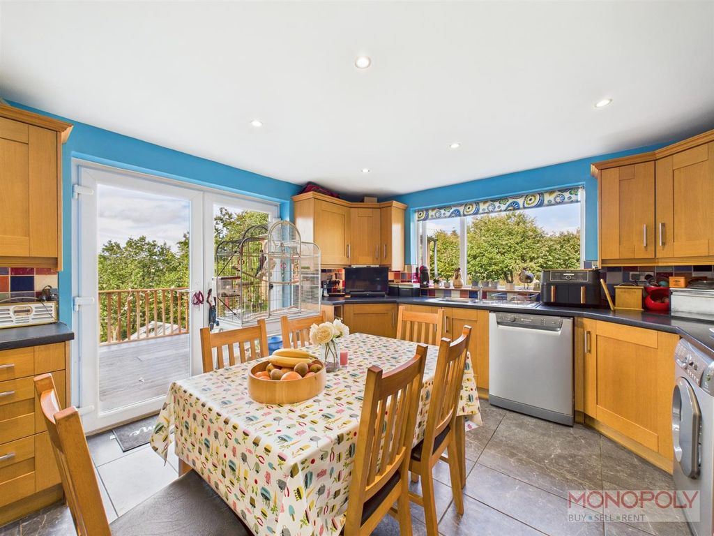 Property photo 2 of 41 Cam01943G0-Pr0515-Still016.Jpg
