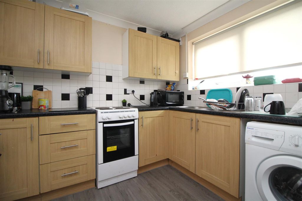 Property photo 3 of 6 Kitchen .Jpg