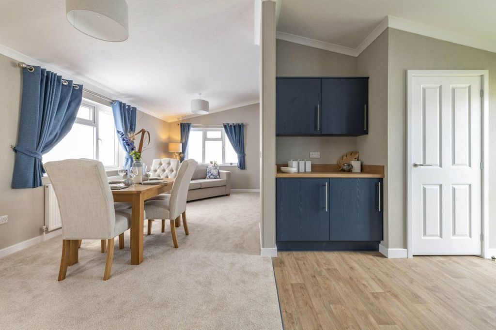 Property photo 3 of 17 Omar Westbury 4 Frances Way 4.Jpg