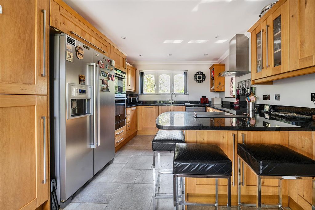 Property photo 3 of 30 Kitchen