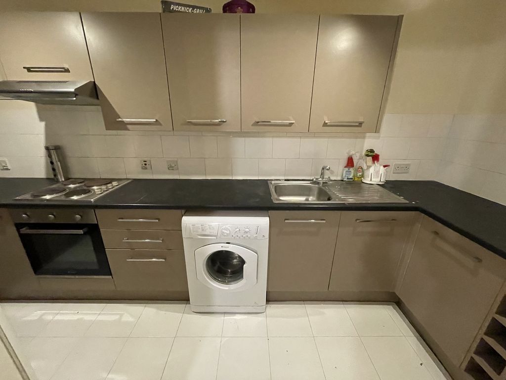 Property photo 3 of 6 Kitchen