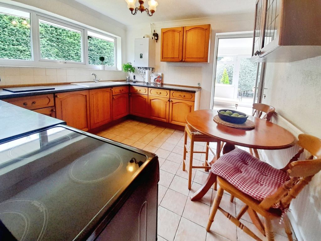 Property photo 3 of 18 Pbox-Kitchen-323136.Jpg
