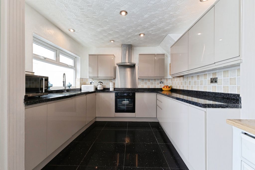 Property photo 3 of 18 Is4A4930