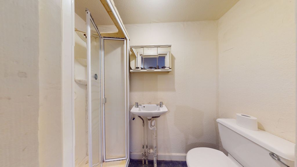 Property photo 3 of 12 Bathroom